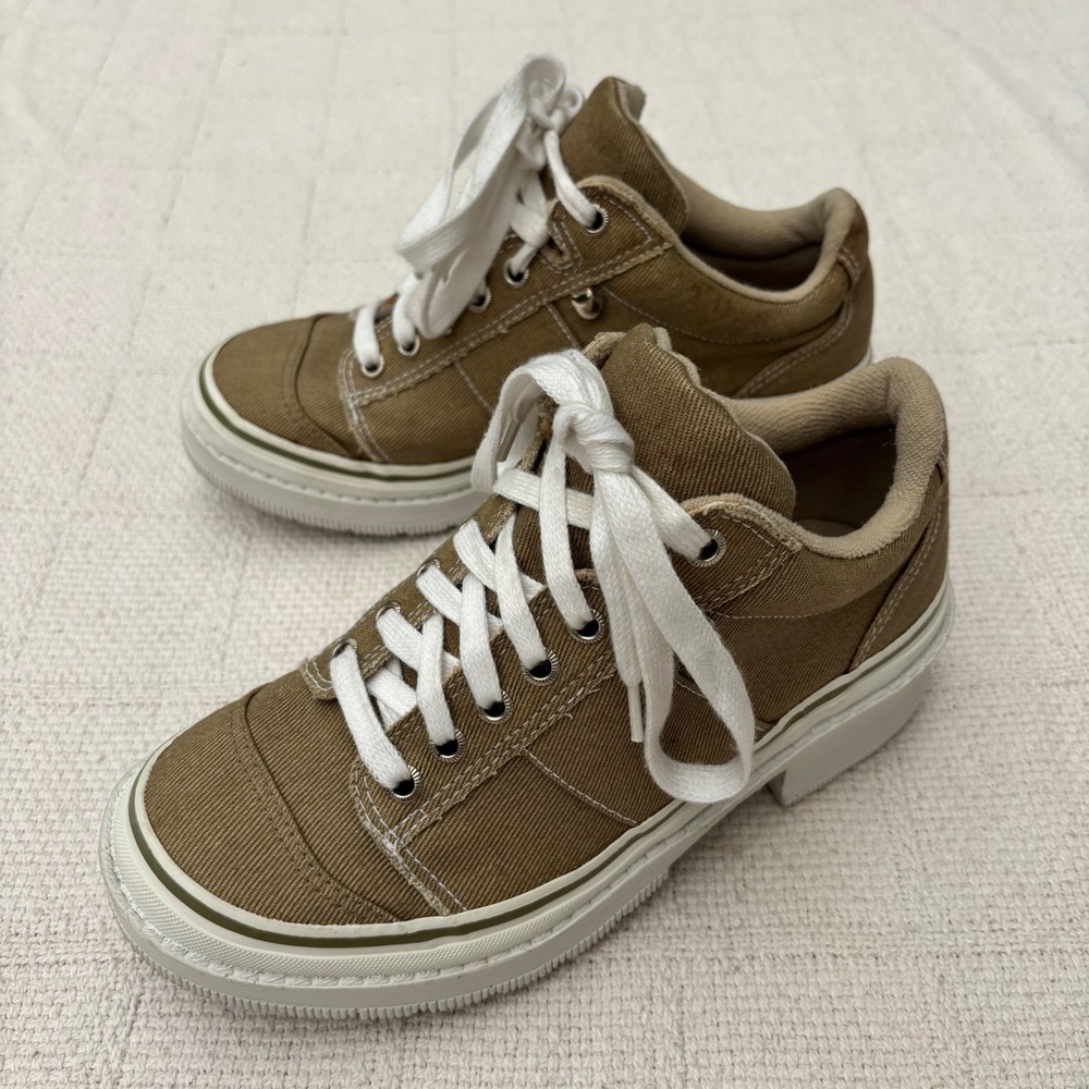 Women's 7.5 VICTORIA'S SECRET Vintage Y2K Tan Chunky Heeled Lace Up Sneakers